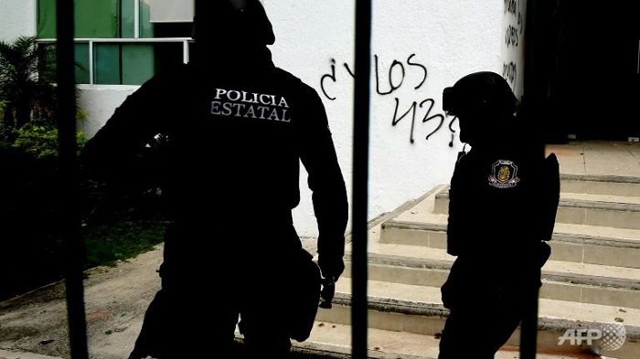 Investigators find 32 bodies in clandestine graves in Mexico